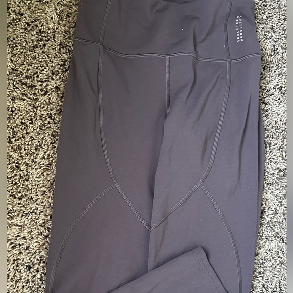 Lululemon - Picture 1 of 4